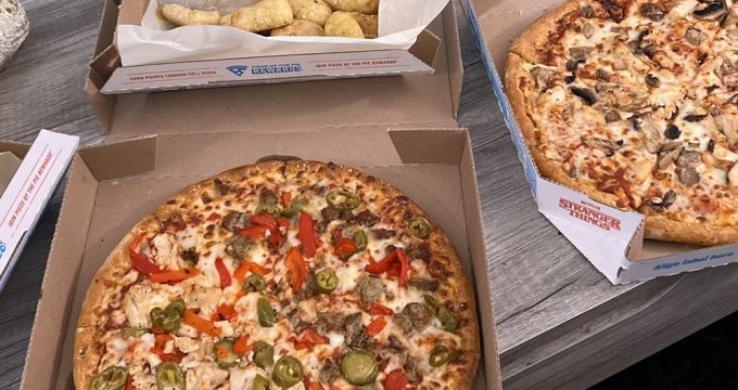 what pizza toppings are available for domino's hand-tossed pizza